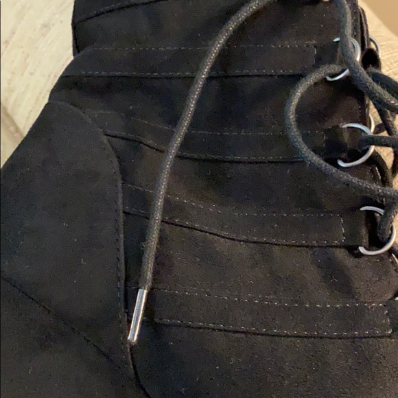 Vintage Charles Jourdan 4” wedges - Picture 5 of 10